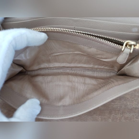 Authentic Prada Cammeo Saffiano Continental Wallet on Chain - Picture 5 of 8